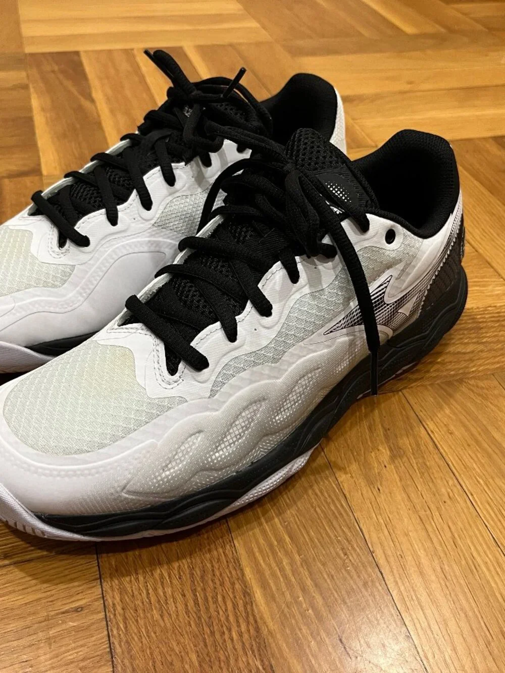 mizuno wave enforce court ac size 9.5 US NEW WITH BOX